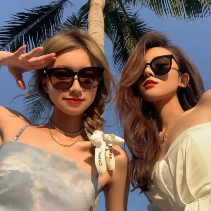 纸板屋女孩